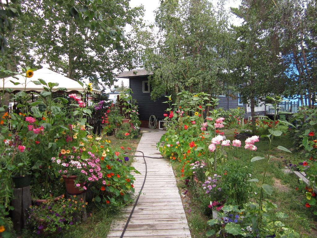 Historical Guest House Уайтхорс Экстерьер фото