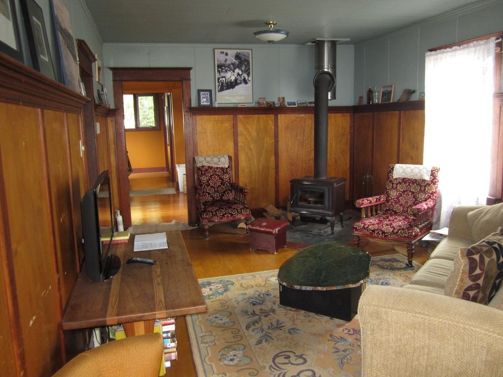 Historical Guest House Уайтхорс Экстерьер фото