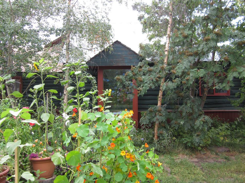 Historical Guest House Уайтхорс Экстерьер фото