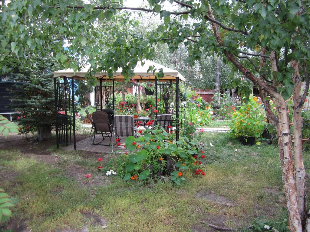 Historical Guest House Уайтхорс Экстерьер фото