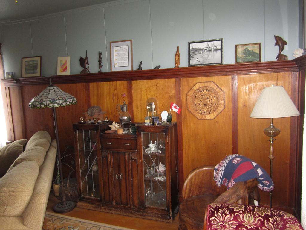 Historical Guest House Уайтхорс Экстерьер фото