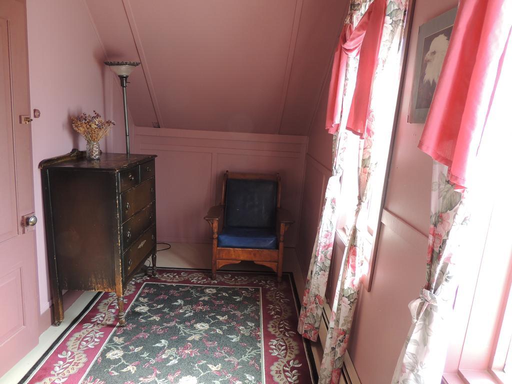 Historical Guest House Уайтхорс Экстерьер фото