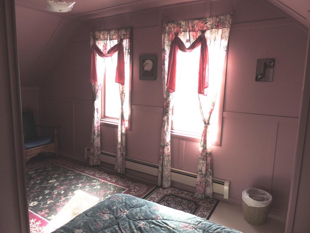 Historical Guest House Уайтхорс Экстерьер фото