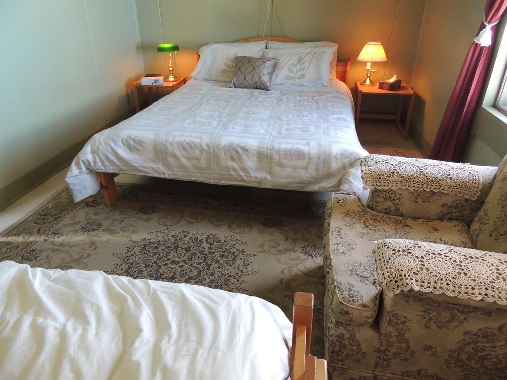 Historical Guest House Уайтхорс Экстерьер фото
